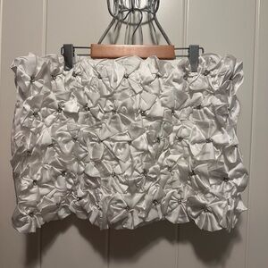 H&M White Mini Skirt Chic and Versatile